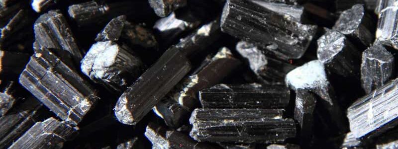 Piedra Turmalina negra, propiedades curativas y beneficios mágicos